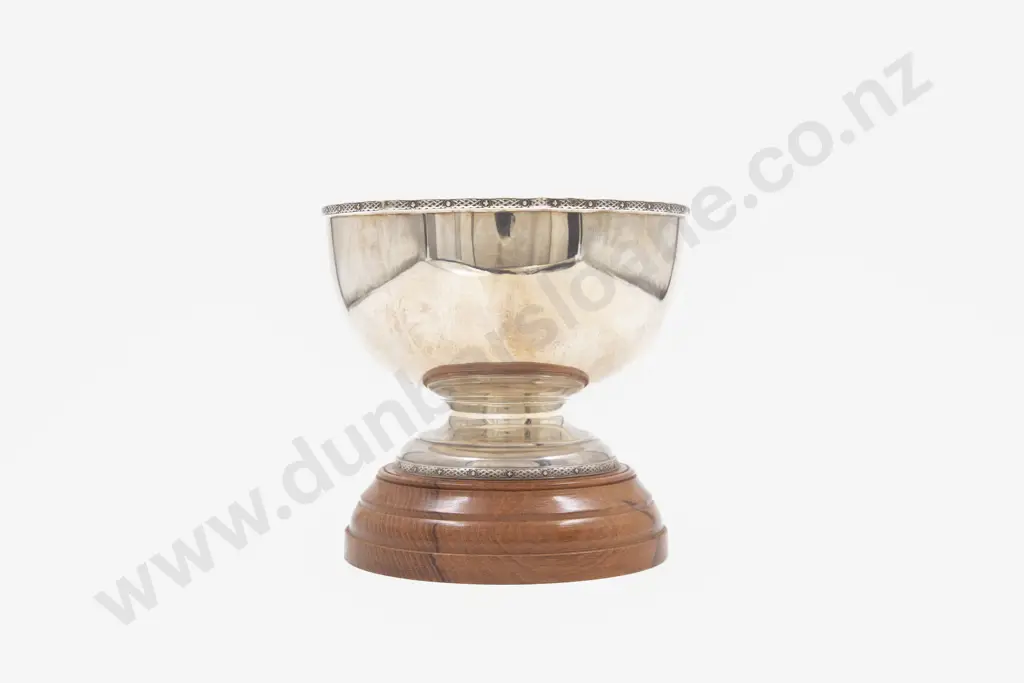 Geo VI S/S Rose Bowl On NZ Maire Wood Stand Image 1++