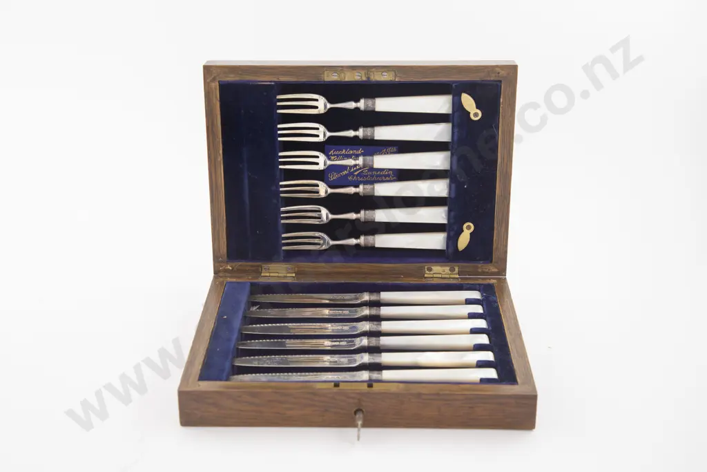 Oak Cased Set Of 6 Geo V S/S Bladed MOP Handled Dessert Knives & 6 Forks Image 1++