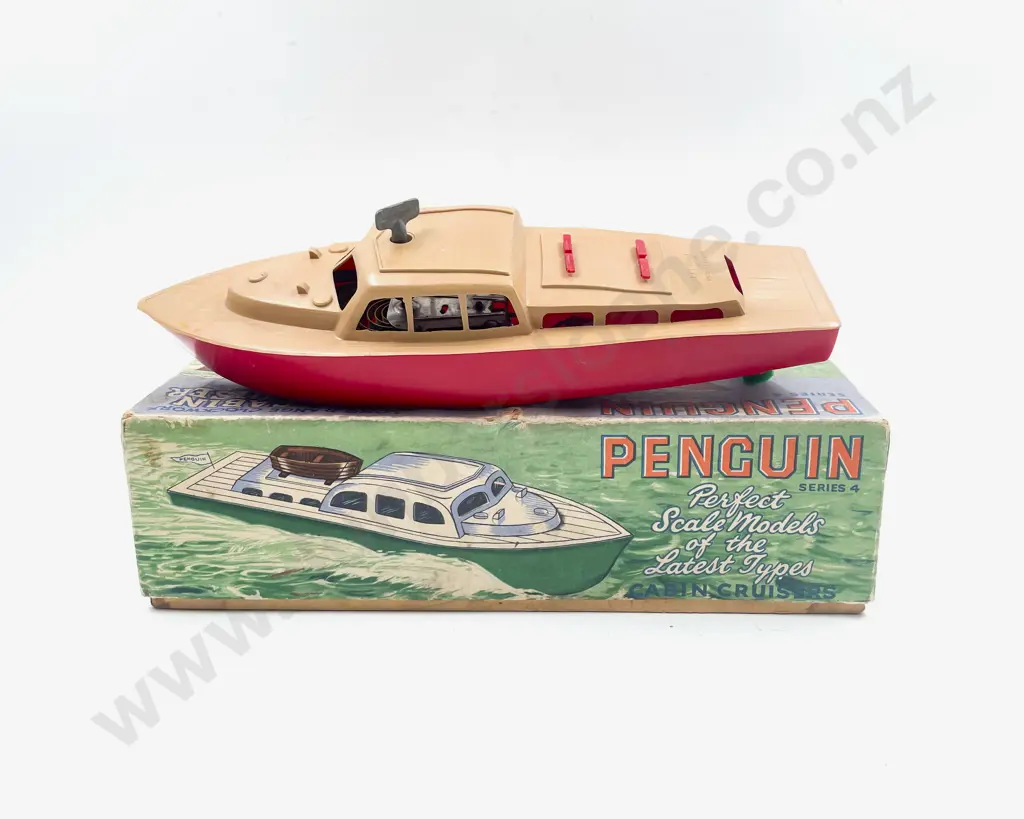 Boxed Made in NZ Penguin Series 4 Long Range Cabin Cruiser Image 1++