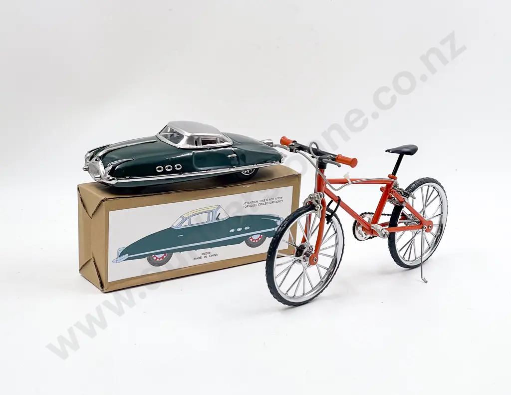 Boxed Made in China MS208 Paya Packard Car and Bicycle Model Image 1++