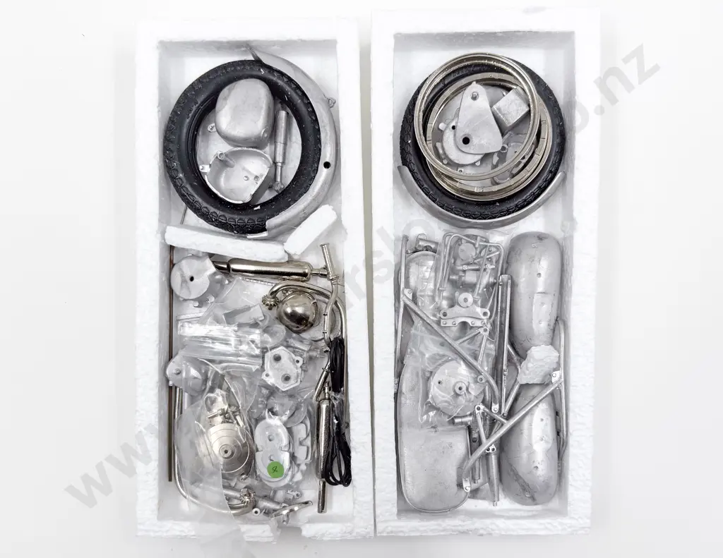 Diecast White Metal Kit Set 1/9th Scale Model '62 Bonneville Motorcycle Image 1++