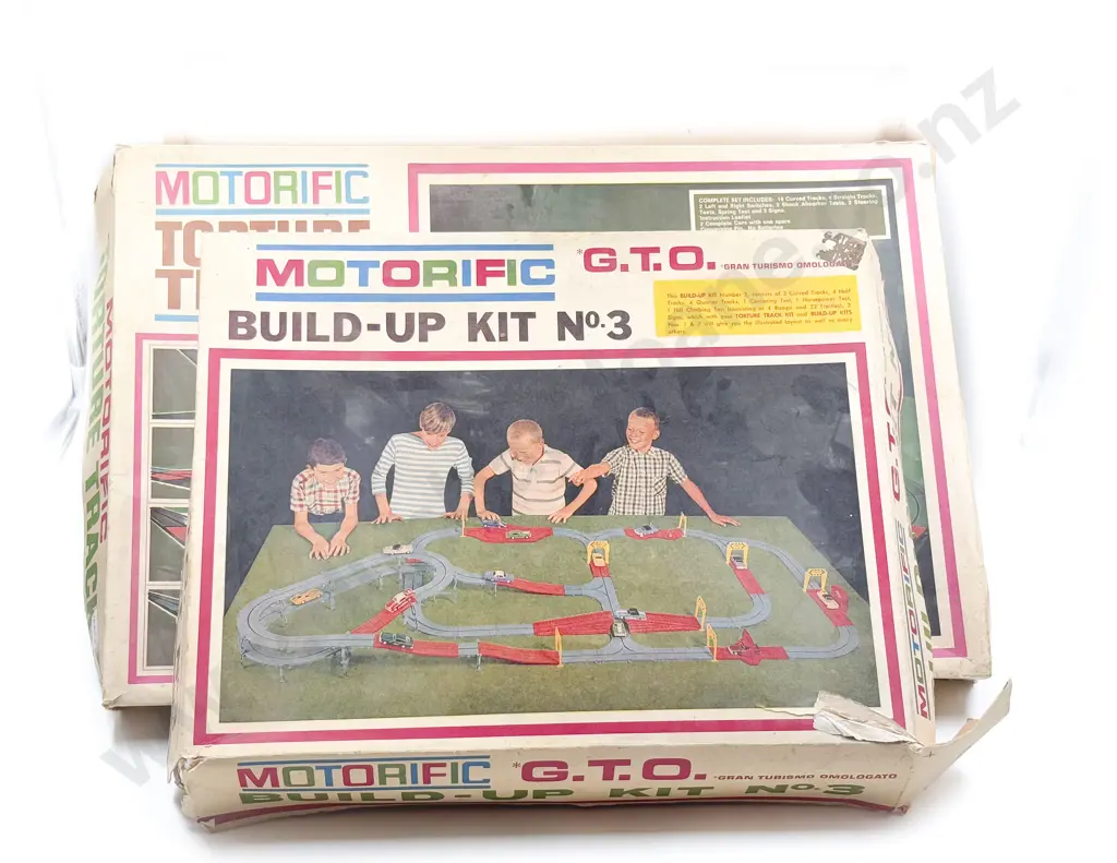 Made in NZ Motorific GTO Torture Track with Sets No1 2 and 3 with kit set car parts and pieces Image 1++