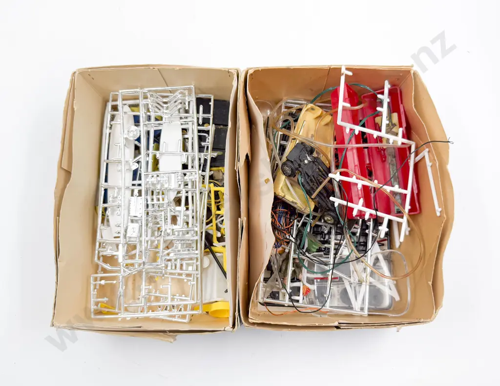 Made in NZ Motorific GTO Torture Track with Sets No1 2 and 3 with kit set car parts and pieces Image 1++