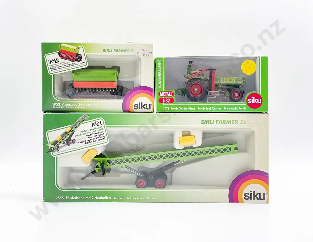 Boxed Siku Farmer Series 1:32 3476 Fendt Tool-Carrier 2555 Hay Bale Elevator 1952 Seed Drill Image 1++