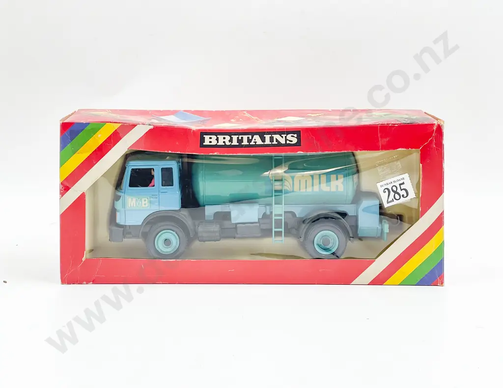 Boxed Britains 9604 Milk Transporter Image 1++