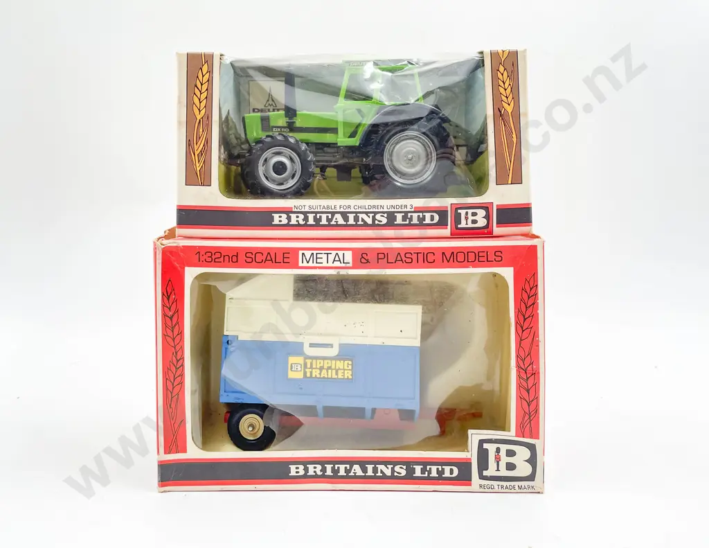 Britains Boxed 9526 Deutz Tractor and 9566 High Sided Tipper Cart Image 1++