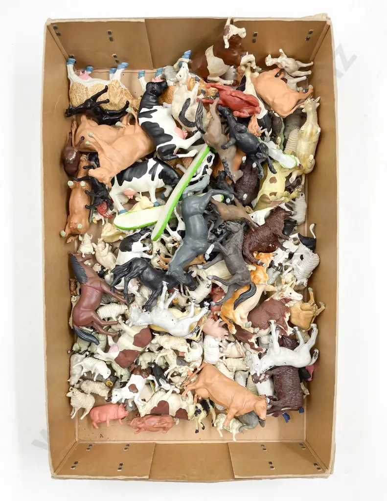 Qty Mainly Britains Plastic Farm Animals Farm Buildings and Assorted Accesories Image 1++