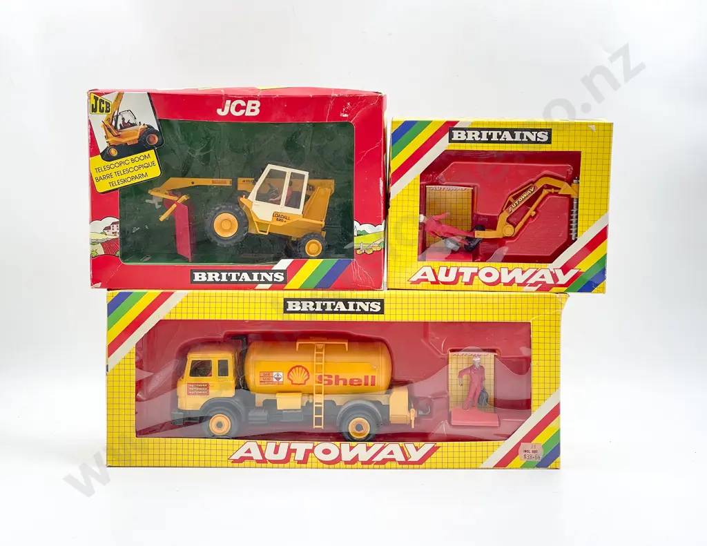 Britains Boxed Autoway 9817 Petrol Tanker 9832 Post-Hole Digger 9519 JCB Loadall Image 1++