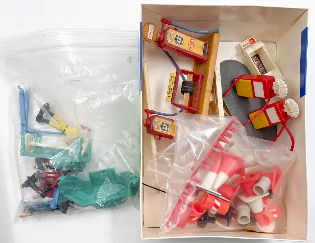 Qty Various Manufacture Figures Garage Motorway and Accessories Image 1++