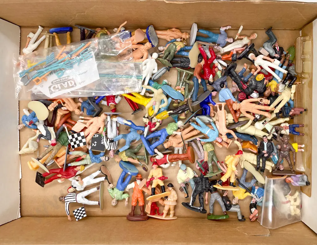 Qty Various Manufacture Figures Garage Motorway and Accessories Image 1++