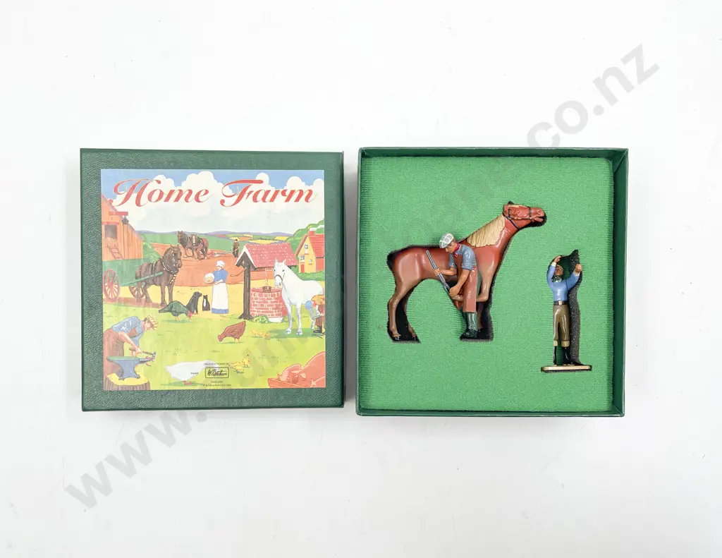Britains Boxed Home Farm 9713 Farrier Set Image 1++