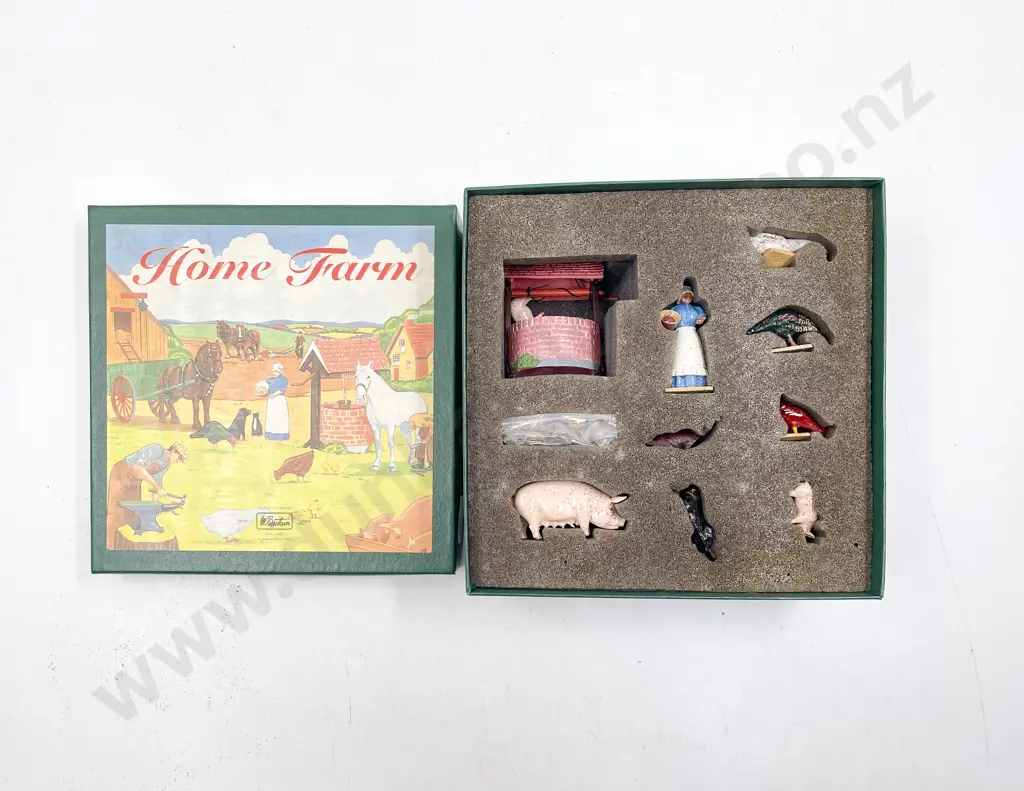 Britains Boxed Home Farm 8705 Farm Yard Set Image 1++