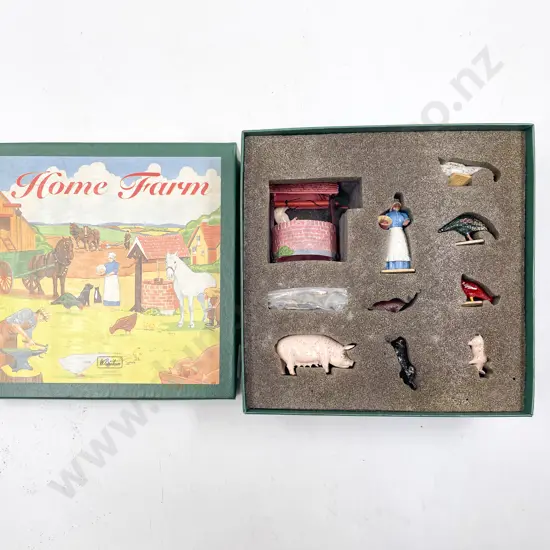 Britains Boxed Home Farm 8705 Farm Yard Set