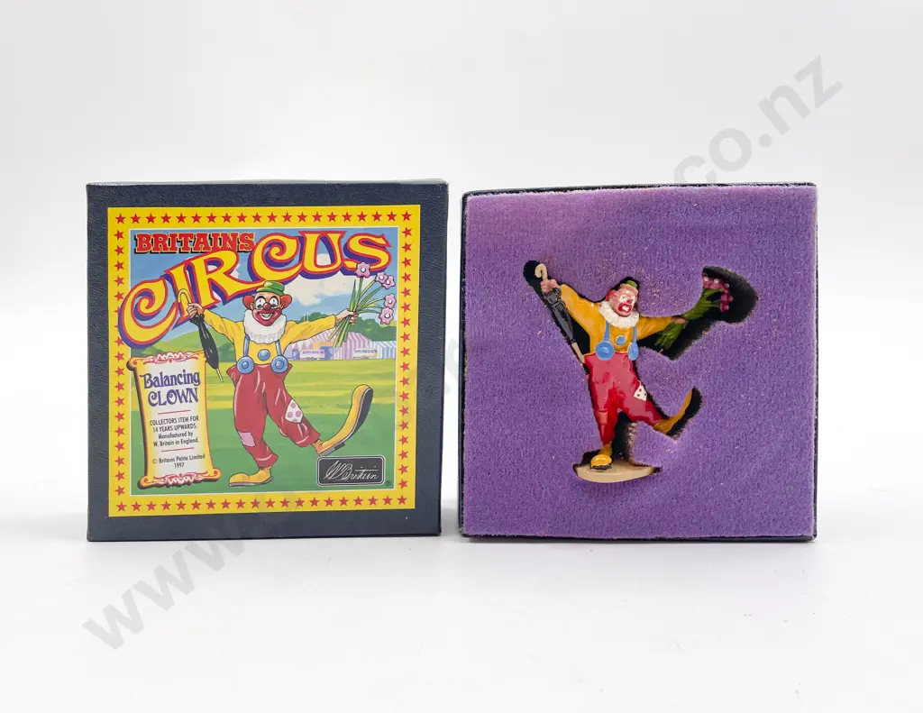 Britains Boxed Circus 8667 Balancing Clown Image 1++