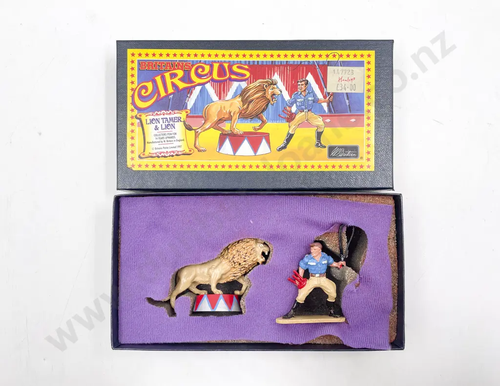 Britains Boxed Circus 8672 Lion Tamer & Lion Image 1++