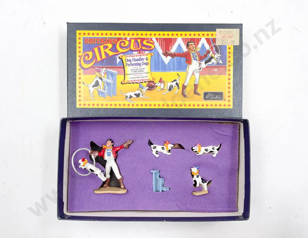 Britains Boxed Circus 8669 Dog Handler & Performing Dogs Image 1++