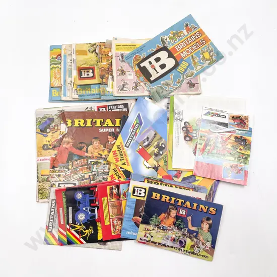 Collection Britains Pocket Catalogues 1966 1968 - 1974 1976 - 1982 1984 1985 1988 - 2002