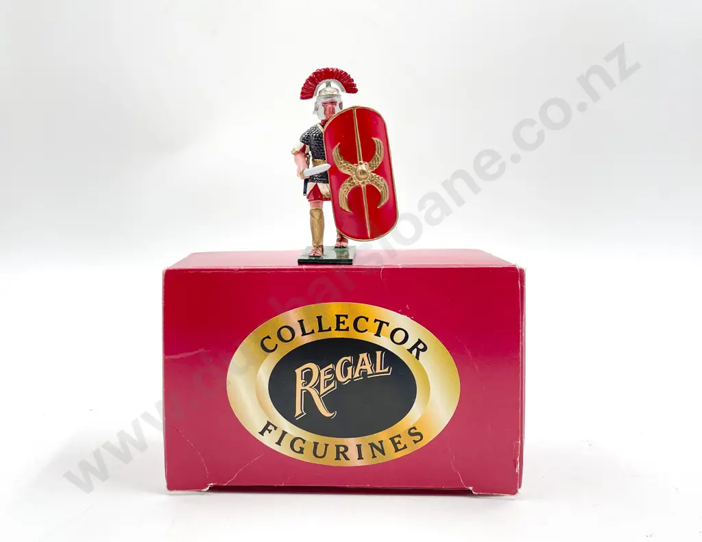 Regal Boxed White Metal Roman Gladiator with removable shield and two mini figures Image 1++