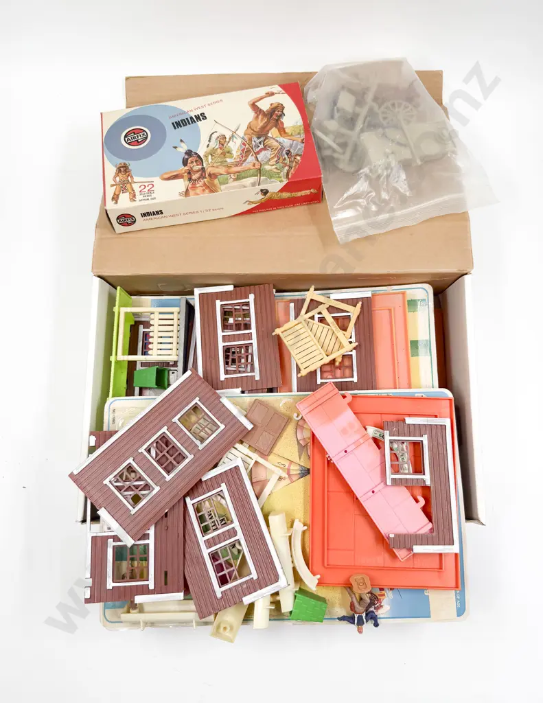 Collection Various Manufacture Plastic Cowboy and Indians Image 1++