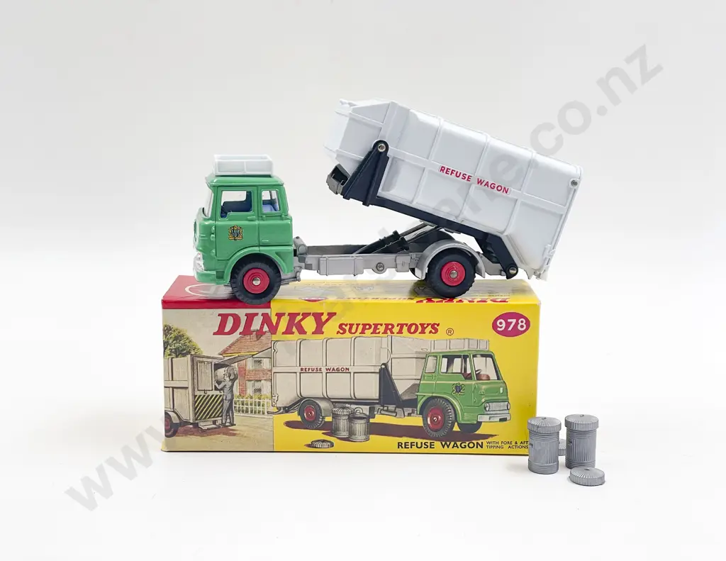 Boxed Dinky 978 Refuse Wagon with Rubbish Bins Image 1++