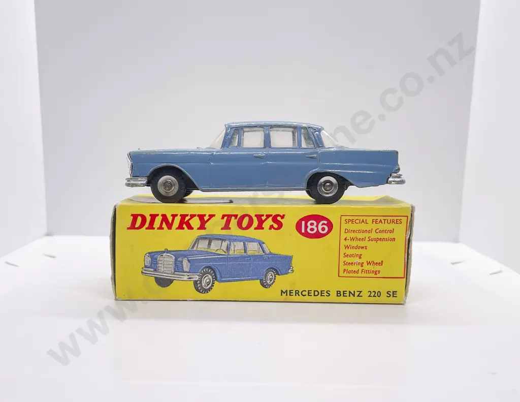 Dinky Boxed 186 Mercedes Benz 220SE Image 1++