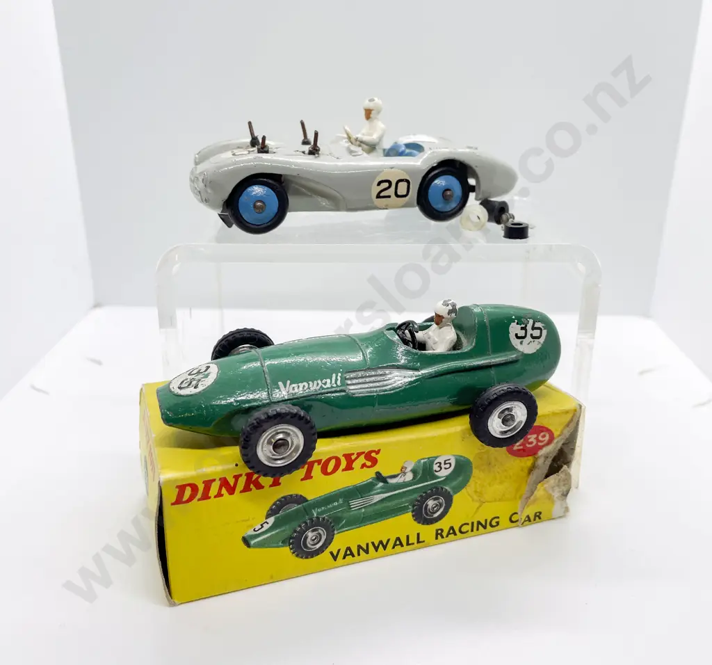 Dinky Boxed 239 Vanwall Racing Car and unboxed 110 Aston Martin Racing Car Image 1++