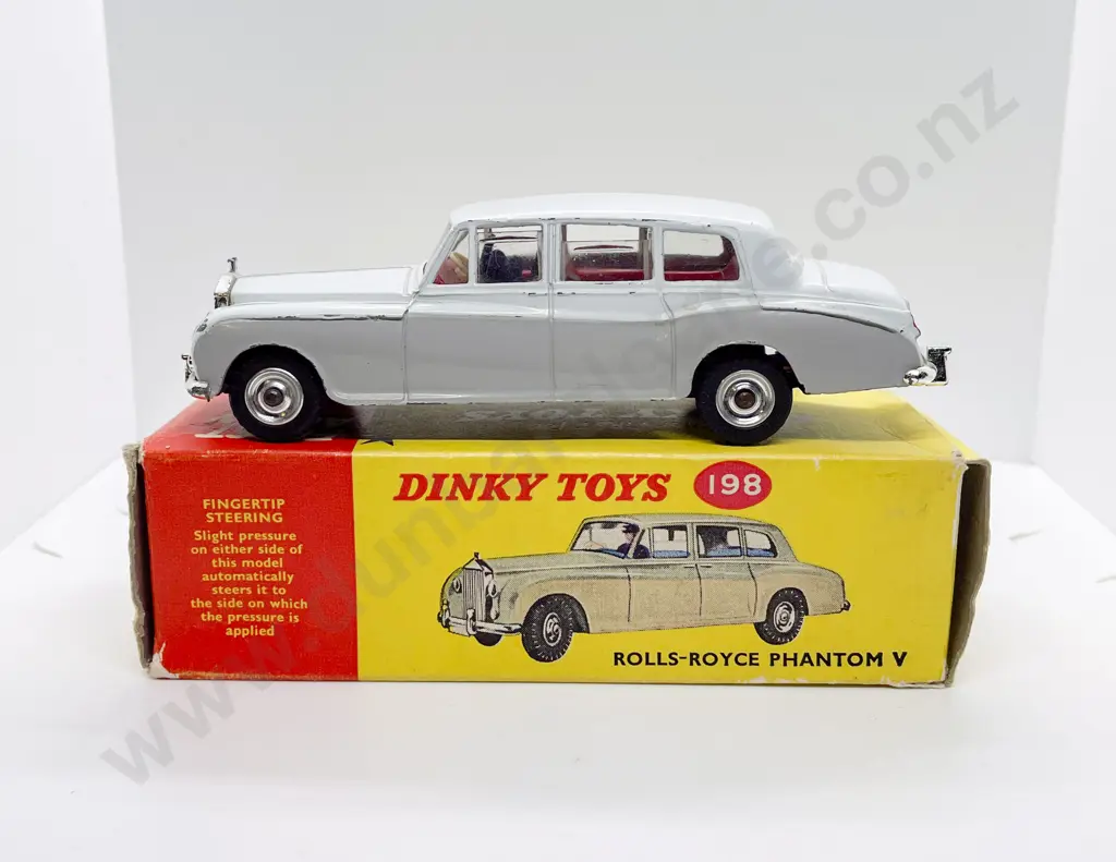 Dinky Boxed 198 Rolls-Royce Phantom V with opening windows Image 1++