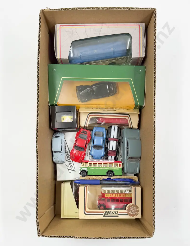 Qty Corgi Lledo and Other Manufacture Boxed & Unboxed Diecast Models good condition Image 1++