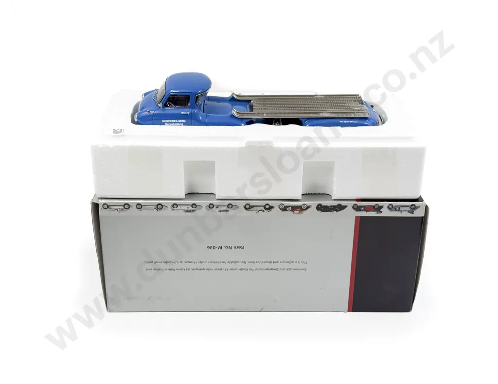Boxed CMC 1:18 Scale Mercedes - Benz 1954 Renntransporter Image 1++