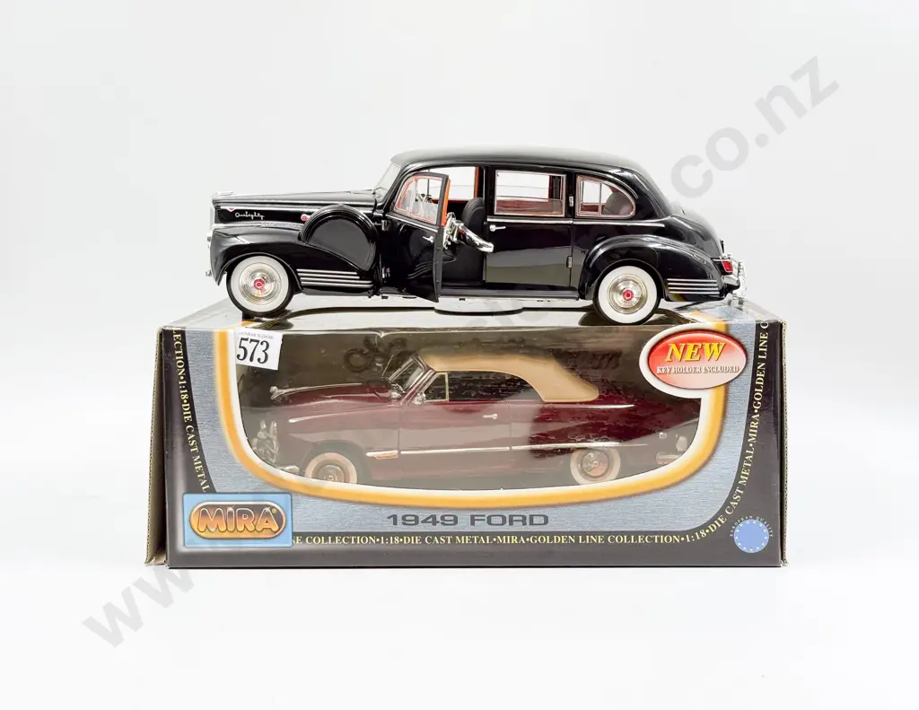 Boxed Mira 1:18 1949 Ford and Unboxed Signature 1941 Packard (af) Image 1++