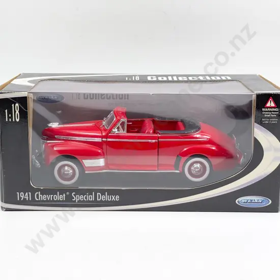 Boxed Signature Models 1:18 1934 Duesenberg and Welly 1941 Chevrolet