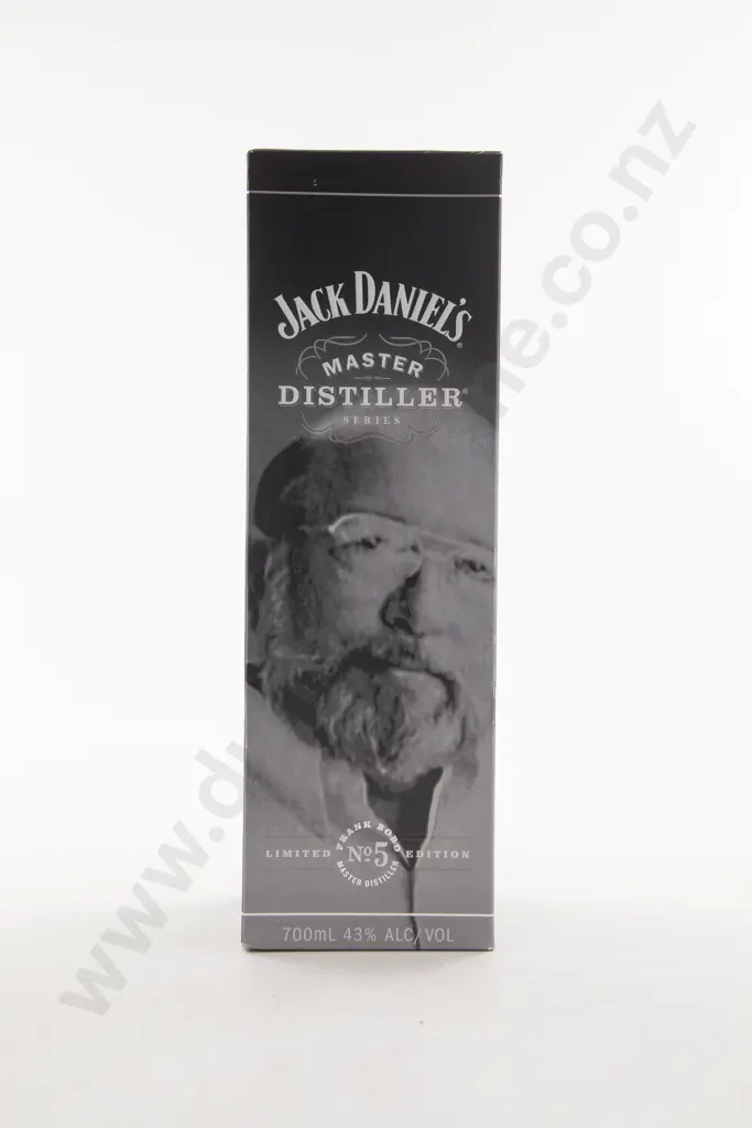 1 Bottle Jack Daniels MASTER DISTILLERS SERIES Charcoal Mellowed Tennessee Whiskey Image 1++