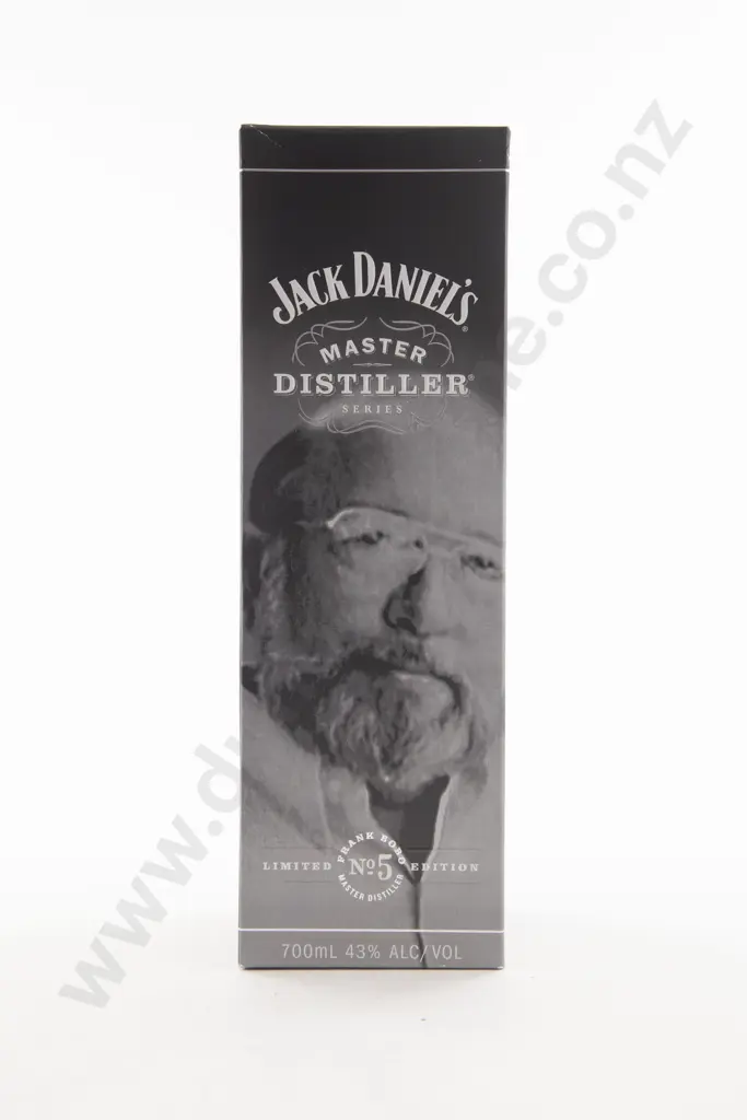 1 Bottle Jack Daniels MASTER DISTILLERS SERIES Charcoal Mellowed Tennessee Whiskey Image 1++