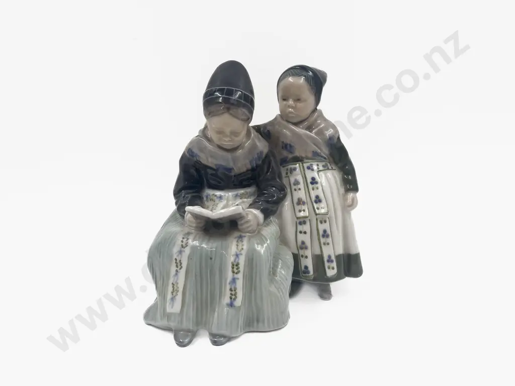 Royal Copenhagen Figure of Two Girls Reading Image 1++