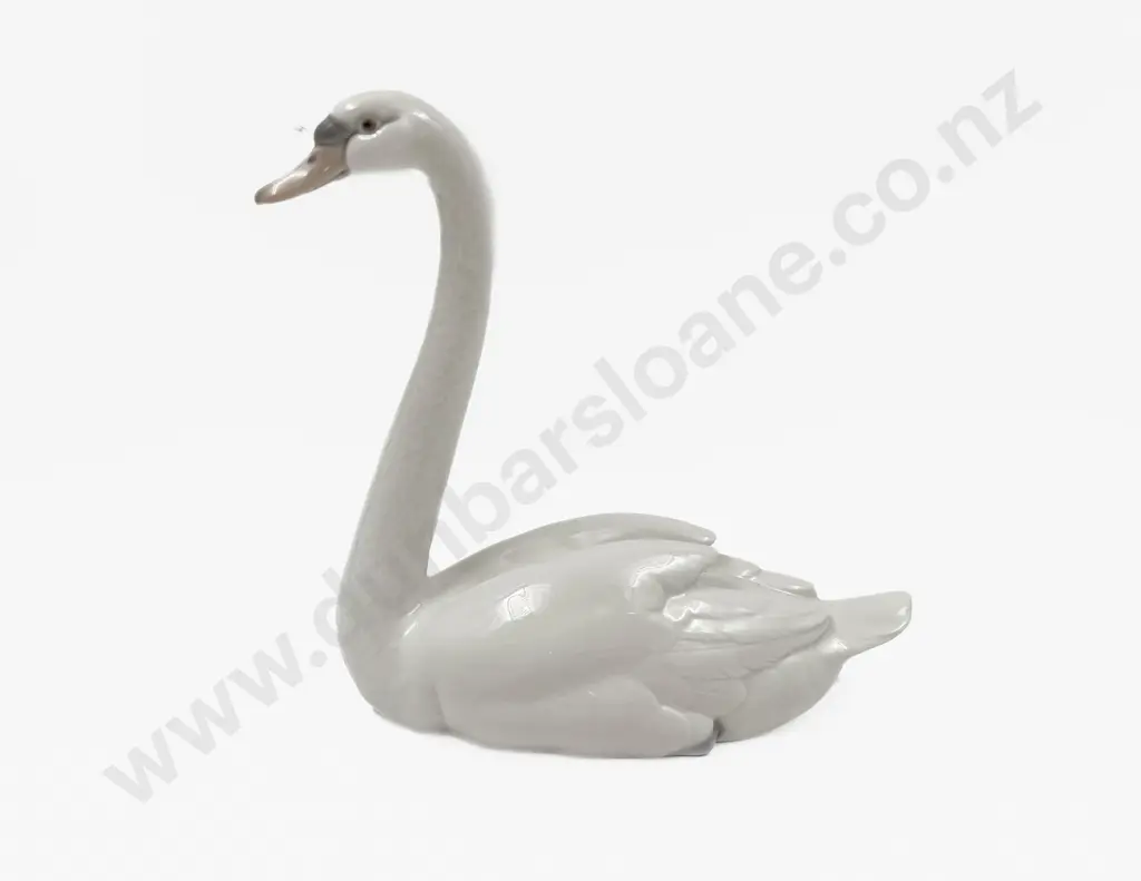 Lladro Figure Model of a Swan Image 1++