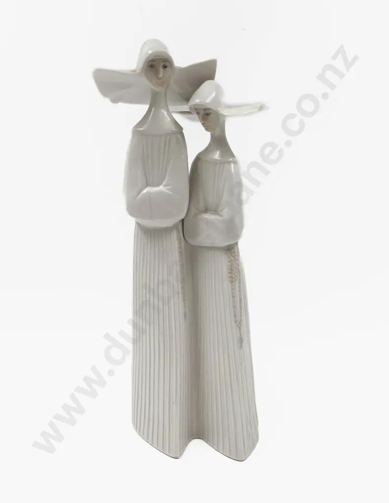 Lladro Figure of Two Standing Nuns Image 1++