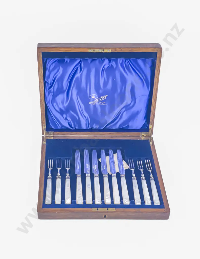 Cased Set Of Six MOP Handled S/Plate Dessert Knives & Forks Image 1++