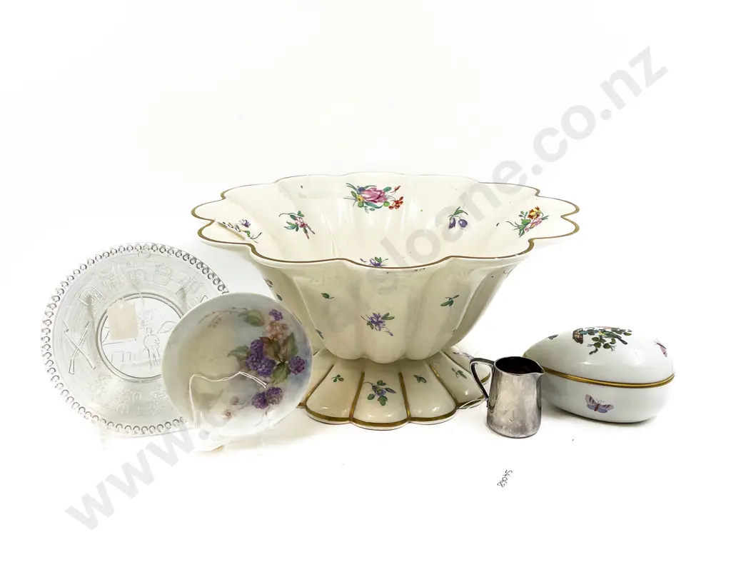 Clarice Cliff Decorative Centre Bowl and Assorted Image 1++