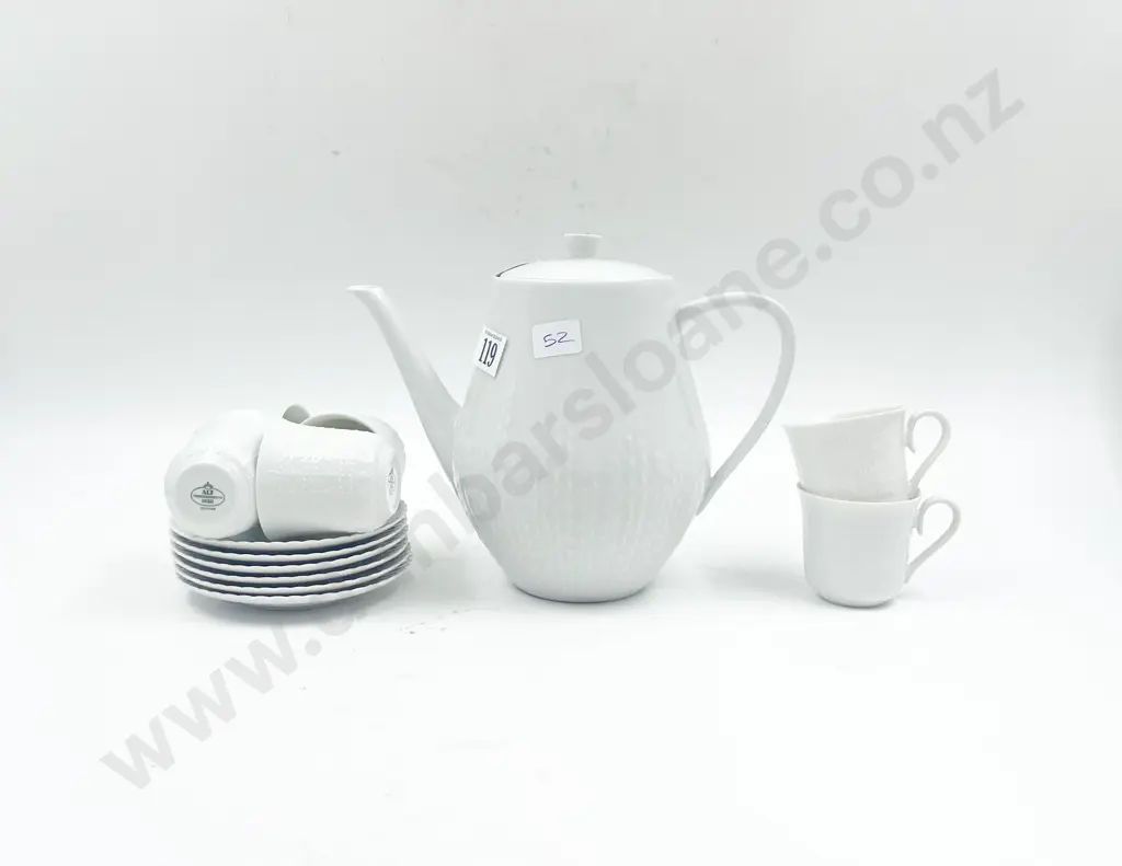 Mid Century Hutschenreuther Coffee Pot and Associated Cups and Saucers Image 1++