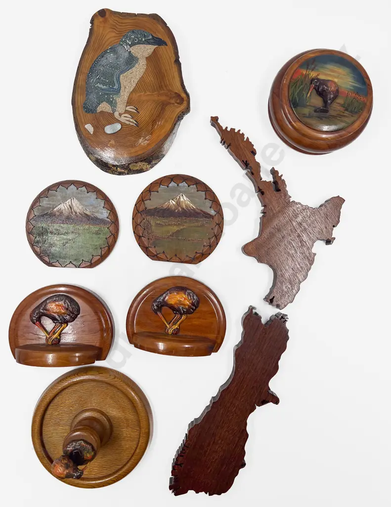 NZ Souvenir Woodware Image 1++