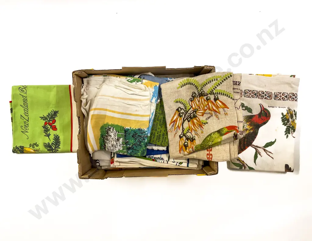 Vintage NZ Themed Tea Towels & Linens Image 1++