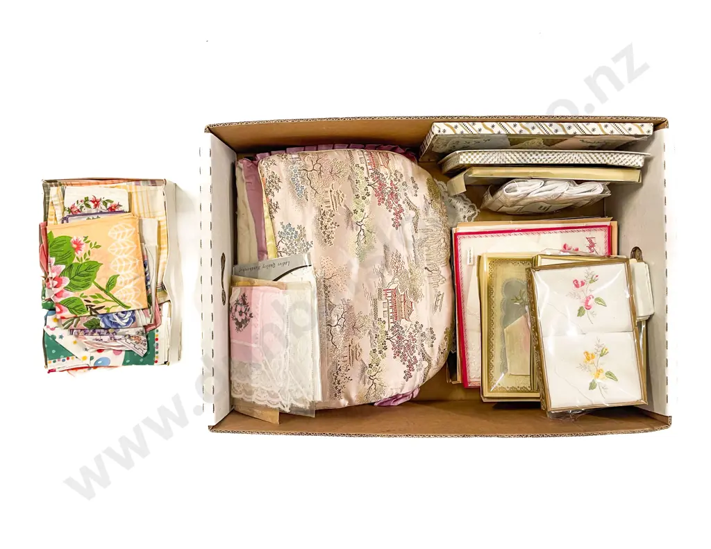 Collection of Vintage Some Boxed Hankerchiefs & Two Tea Cosies Image 1++