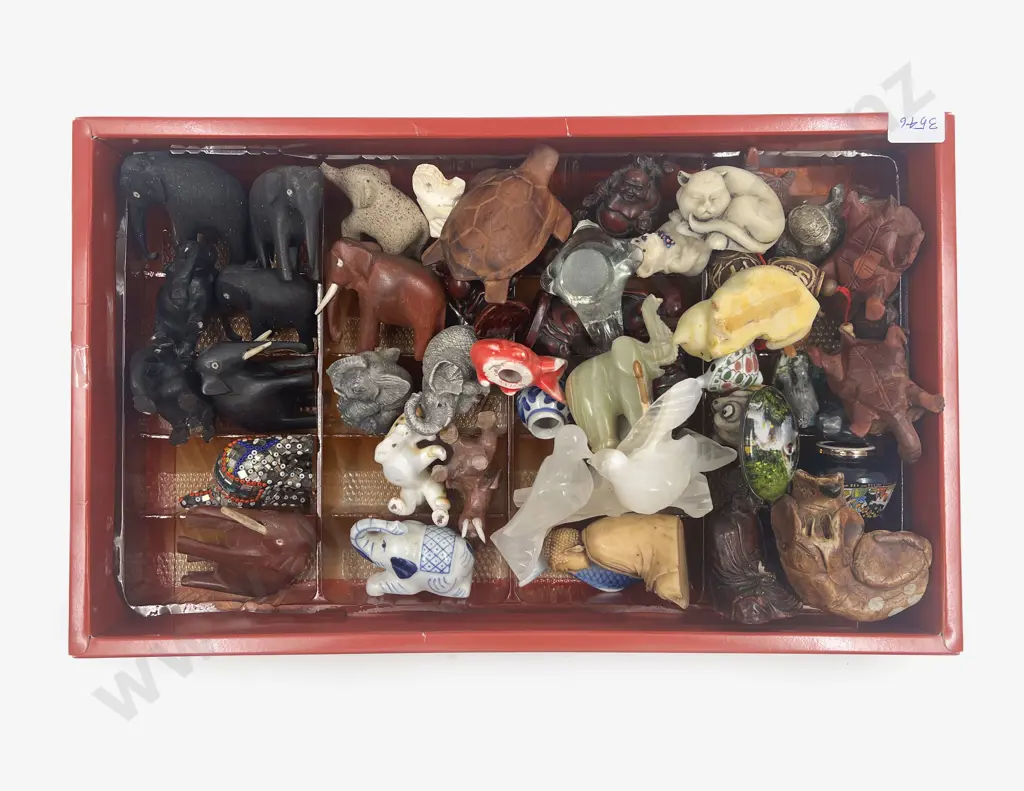 Quantity of Assorted Animal Ornaments Image 1++