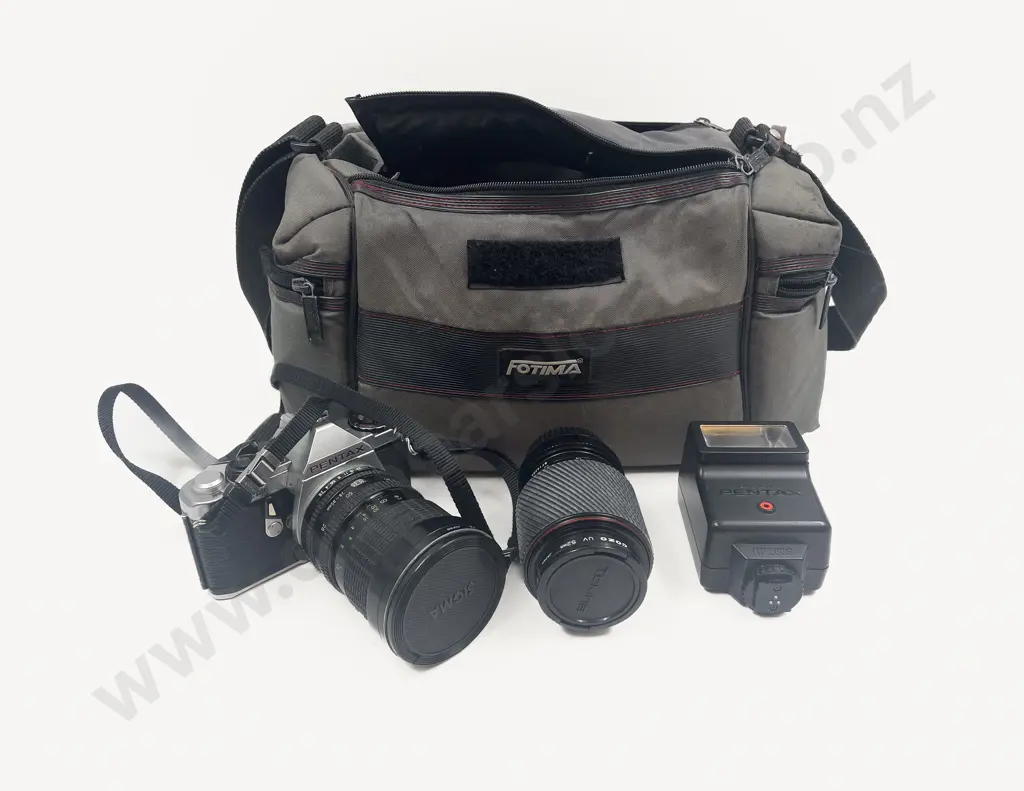 Vintage Pentax Camera and Assorted Accessories in Travel Pack Image 1++