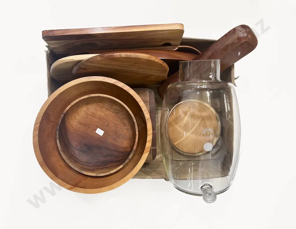 Quantity of Assorted Woodware together with French Glass Keg Image 1++