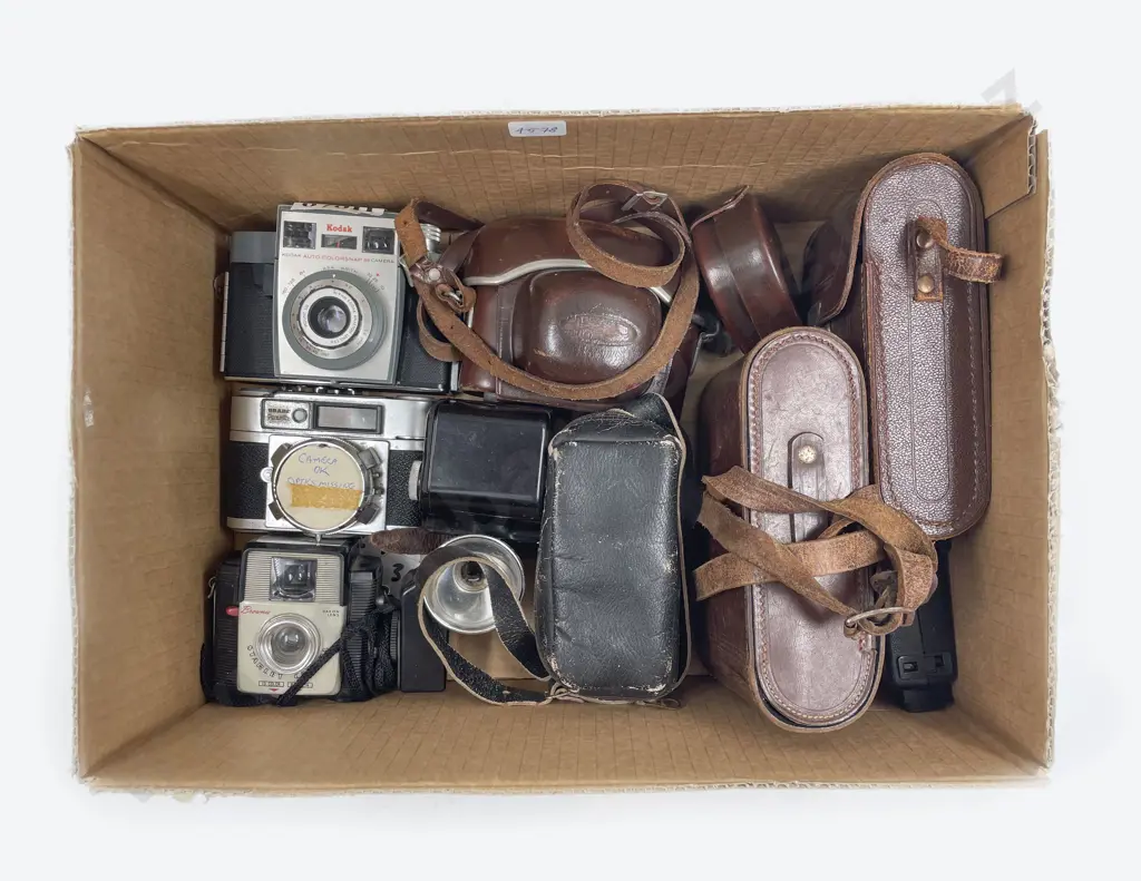 Box of Assorted Vintage Cameras Image 1++