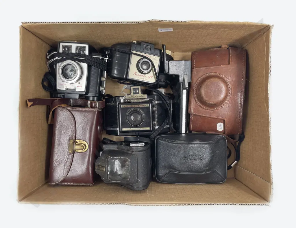 Box of Assorted Vintage Cameras Image 1++