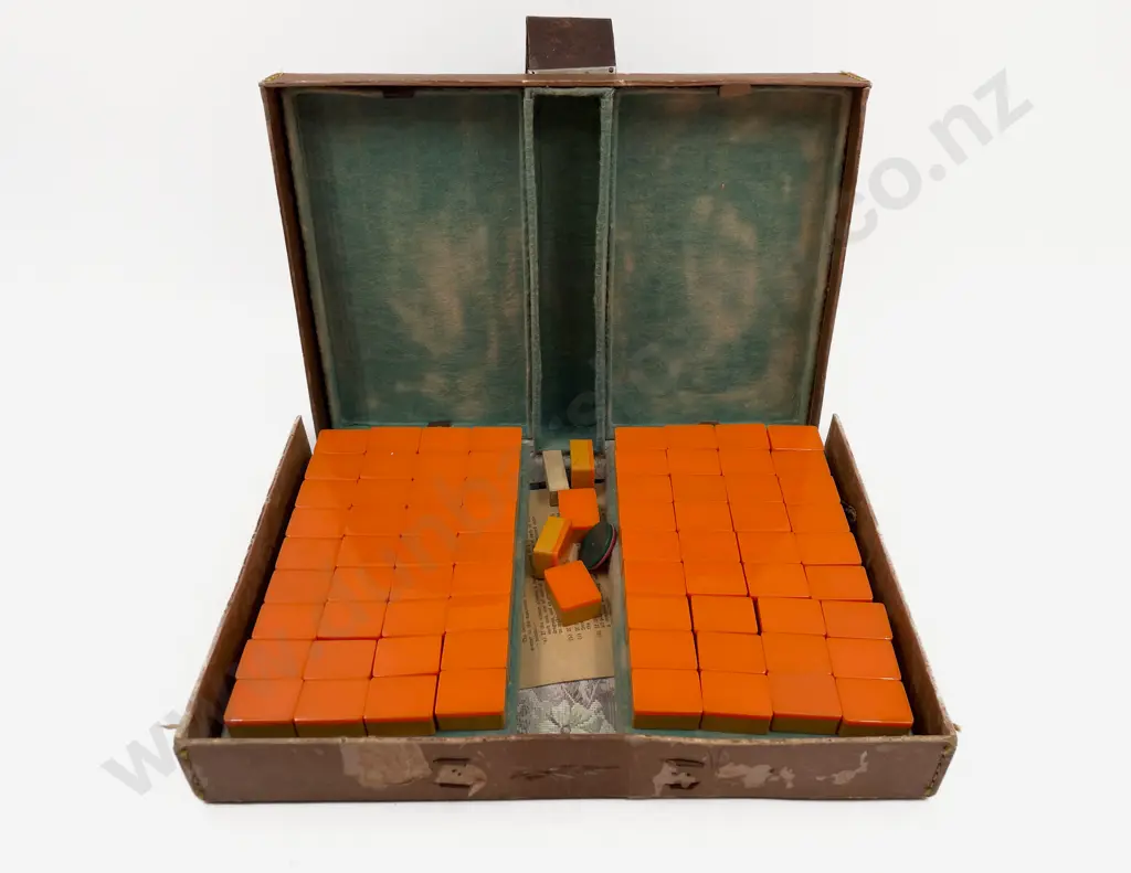 Vintage Mahjong Set in Case Image 1++