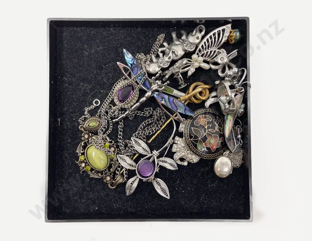 Small Quantity of Assorted Costume Jewellery Image 1++