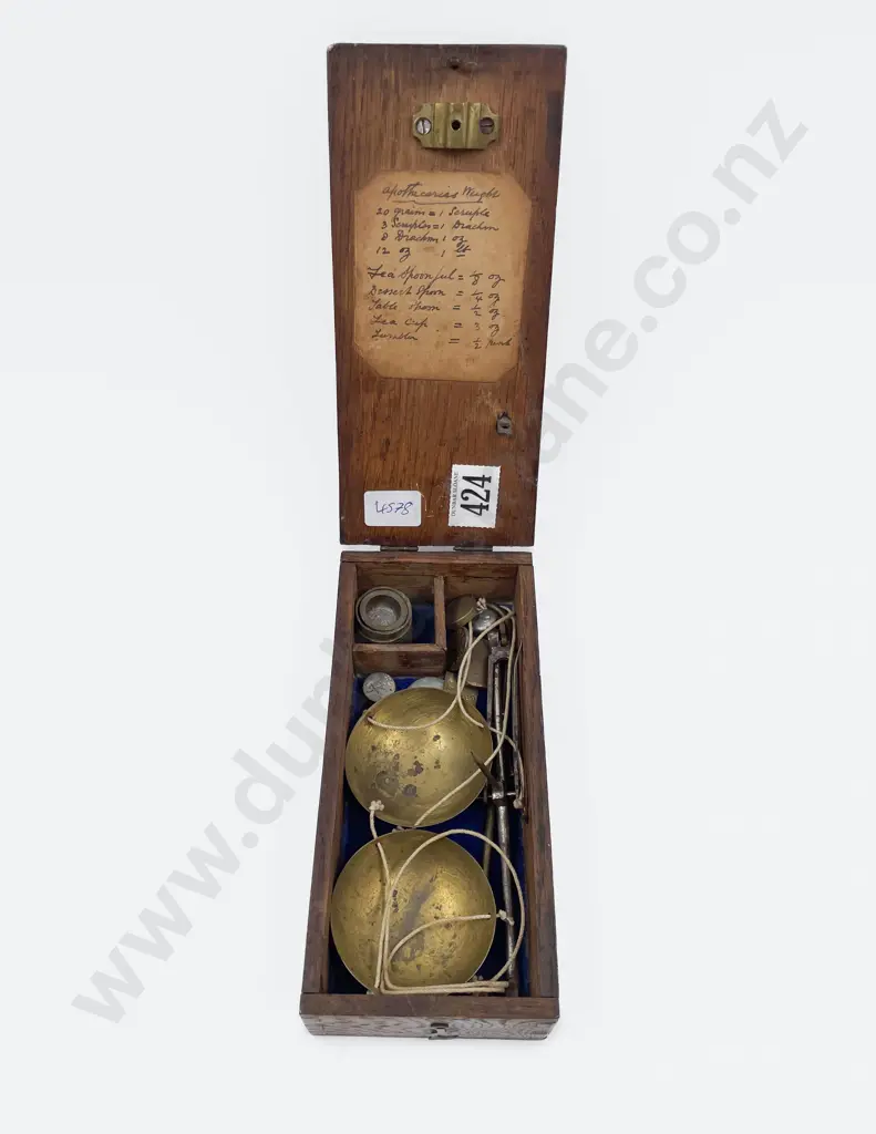 Vintage Brass Balance Scales with Assorted Weights in Box Image 1++